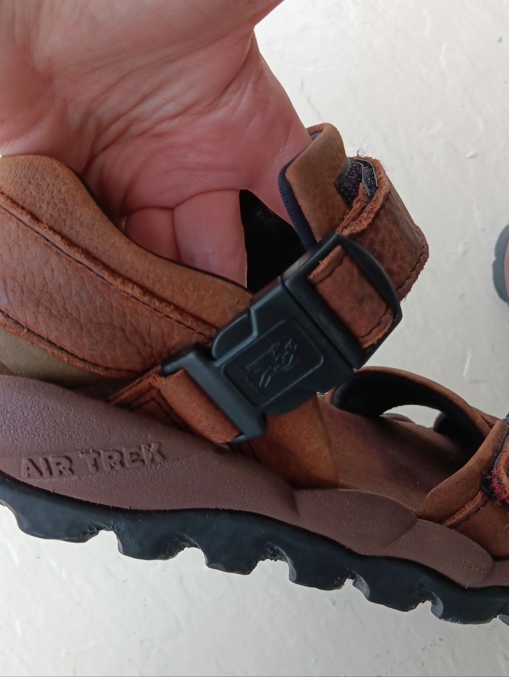 Clarks Men’s Brown Leather Hook-and-Loop Rugged Outdoor Sandals Air Trek Sole 12 - Picture 6 of 9